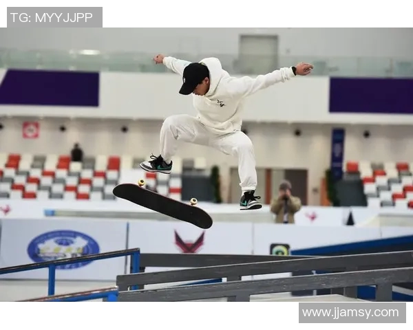 南京滑板队边路渗透战术解析与实战应用探讨