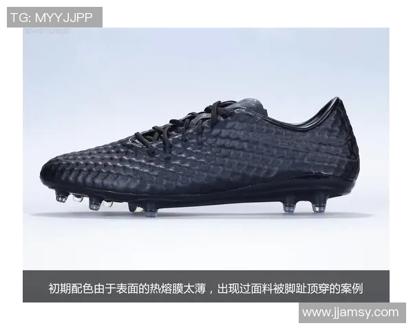 足球明星全黑足球鞋的魅力与风格解析让你在球场上尽显个性与实力 足球明星全黑足球鞋的魅力与风格解析让你在球场上尽显个性与实力