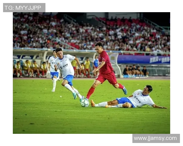 足球明星在比赛中频频犯规引发争议球迷热议公平竞争与体育精神 足球明星在比赛中频频犯规引发争议球迷热议公平竞争与体育精神