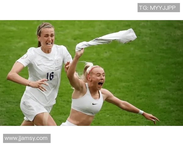 足球明星进球后激情扔球衣庆祝引发球迷热烈反响与讨论 足球明星进球后激情扔球衣庆祝引发球迷热烈反响与讨论