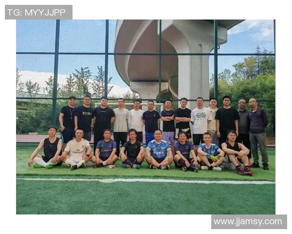 重庆足球队总决赛精彩回顾团队协作展现团结力量与拼搏精神