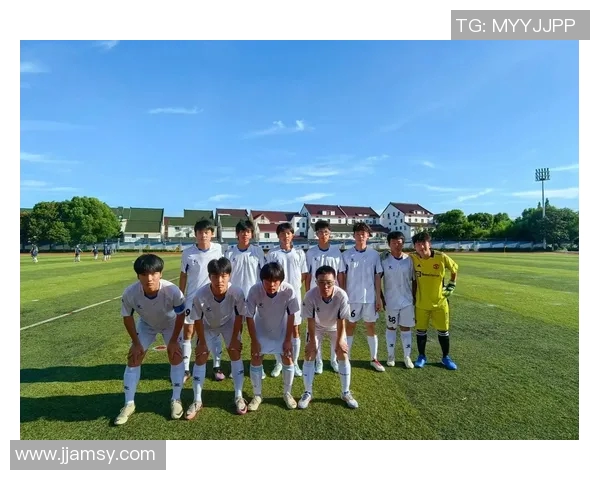 小男孩梦想成真成为足球明星的成长故事与奋斗历程